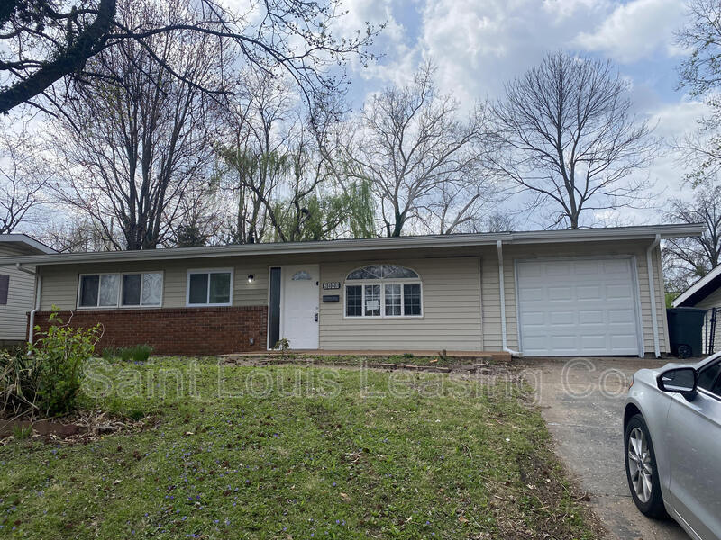 2460 St Catherine St, Florissant, MO 63033 House for Rent in