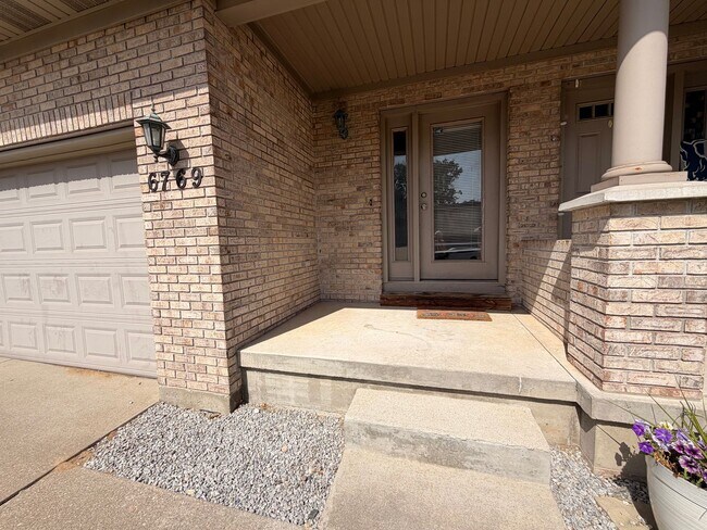 Building Photo - 6769 Bent Grass Dr SE