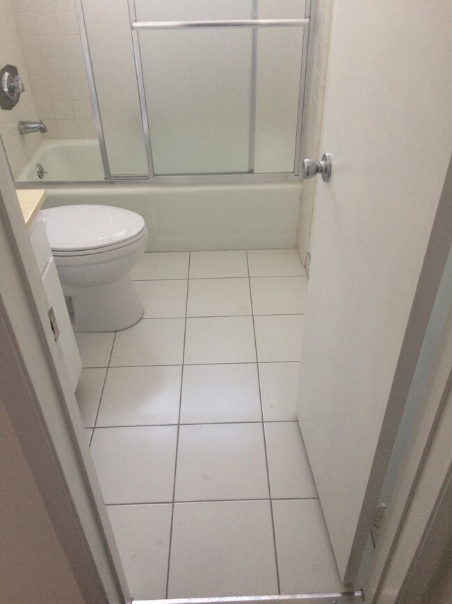 baño - 320 Welcome St