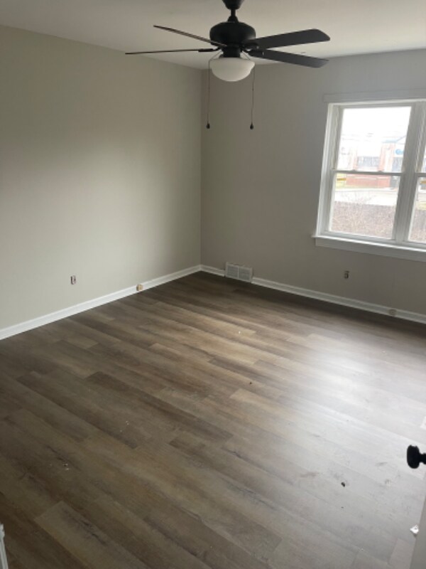 4427 Shelbyville Rd Unit Apt 1, Brownsboro Village, KY 40207 Room for