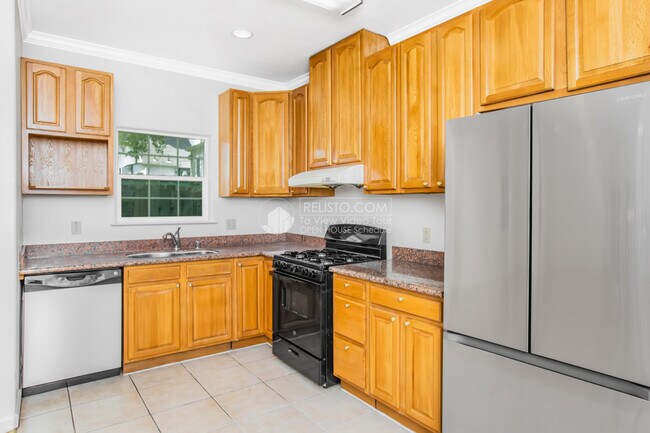 Foto del edificio - 3243 Davis St