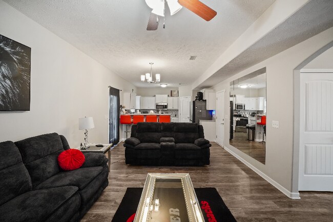 Building Photo - 1728 Sunray Dr