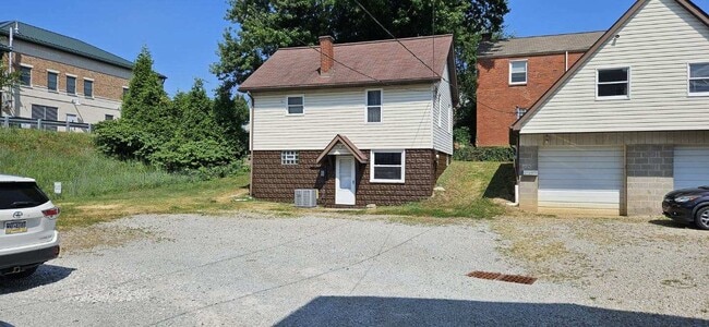 Building Photo - 5225 Brightwood Rd