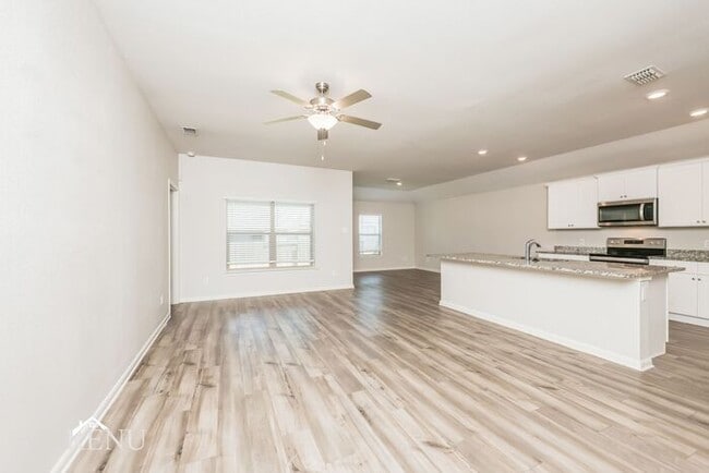 Building Photo - 1934 Delta Downs Dr