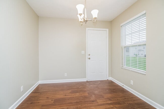 Building Photo - 1416 Westview Dr