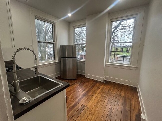 Photo - 920 Washington Ave Apartment