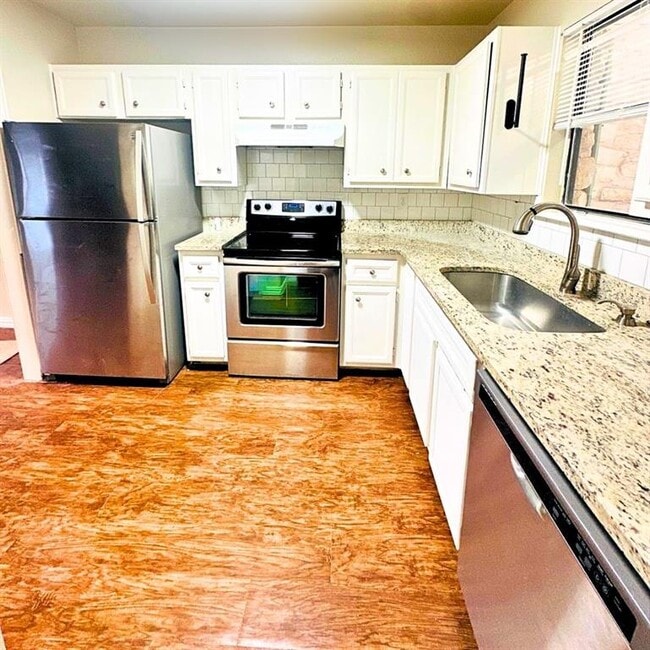 Foto del edificio - 16006 Parkway Dr