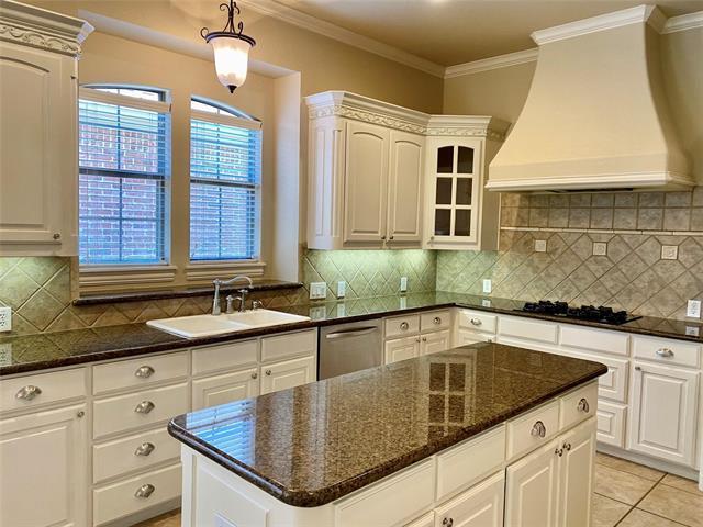 Building Photo - 213 Versailles Ln