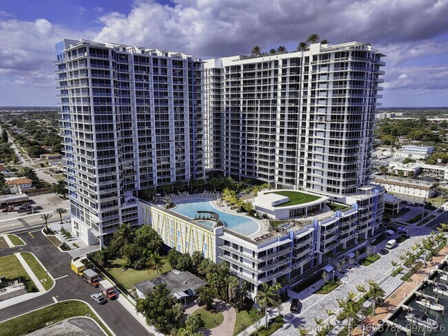 Building Photo - 220 Lake Shore Dr