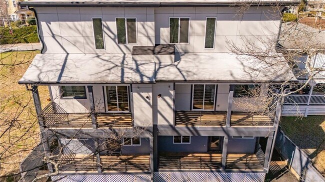 Foto del edificio - 147 Hutchinson St NE