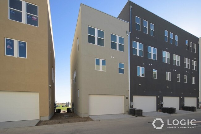 Building Photo - 1452 W Cook Ln