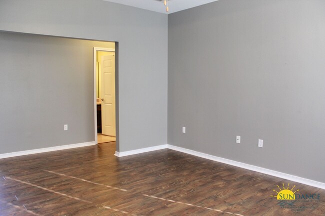 Building Photo - Gorgeous 3 Bedroom Home in Crestview!