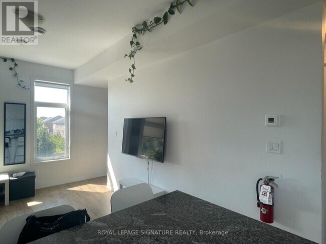 Photo du bâtiment - 1760 Simcoe St N