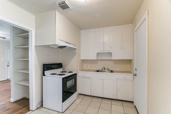 Foto del edificio - 10922 Oswego St