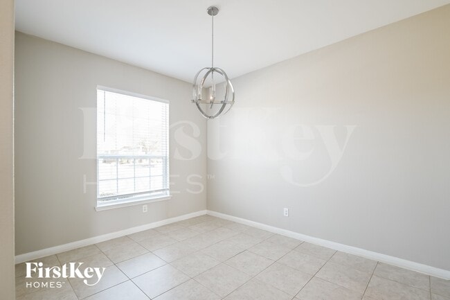 Building Photo - 710 Shady Meadow Ln