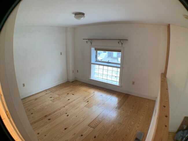 Building Photo - 1347 S 6th St