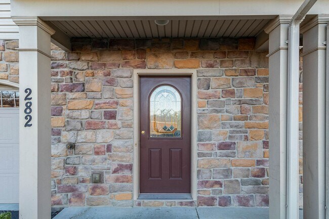 Foto del edificio - 282 Fieldstone Ct