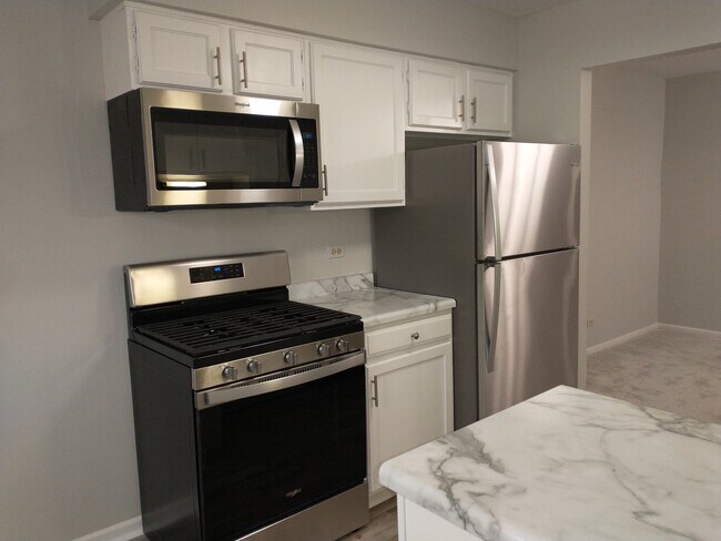 Foto del edificio - 905 Surrey Dr