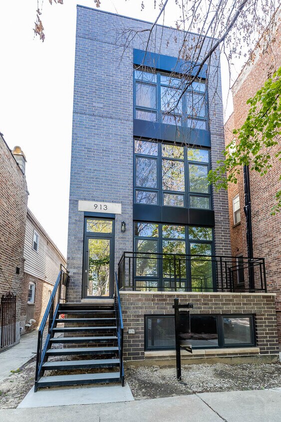 Primary Photo - 913 S Aberdeen St