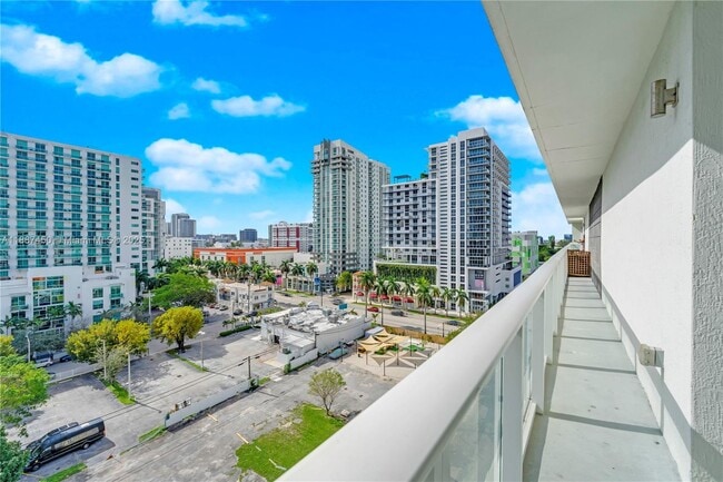 Foto del edificio - 321 NE 26th St