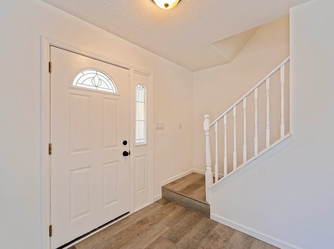 Building Photo - 2117 Drumlin Dr