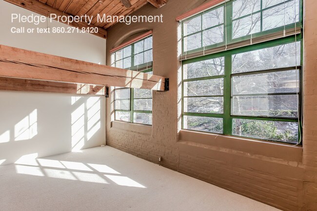 Building Photo - 68 Thermos Ave