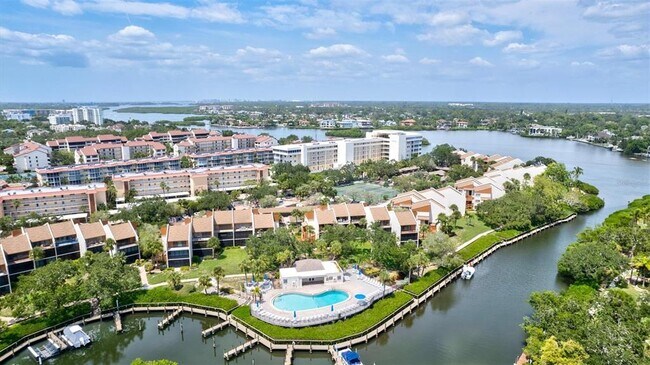 Foto del edificio - 1700 Cove II Pl
