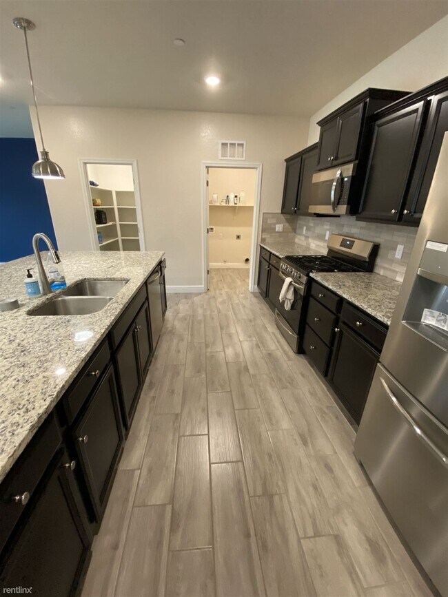 Foto del edificio - 3 br, 2 bath House - 2078 N Sherman St