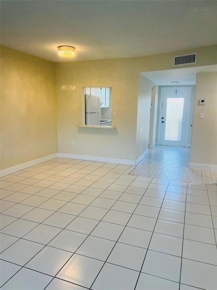 Building Photo - 8515 Sunrise Lakes Blvd
