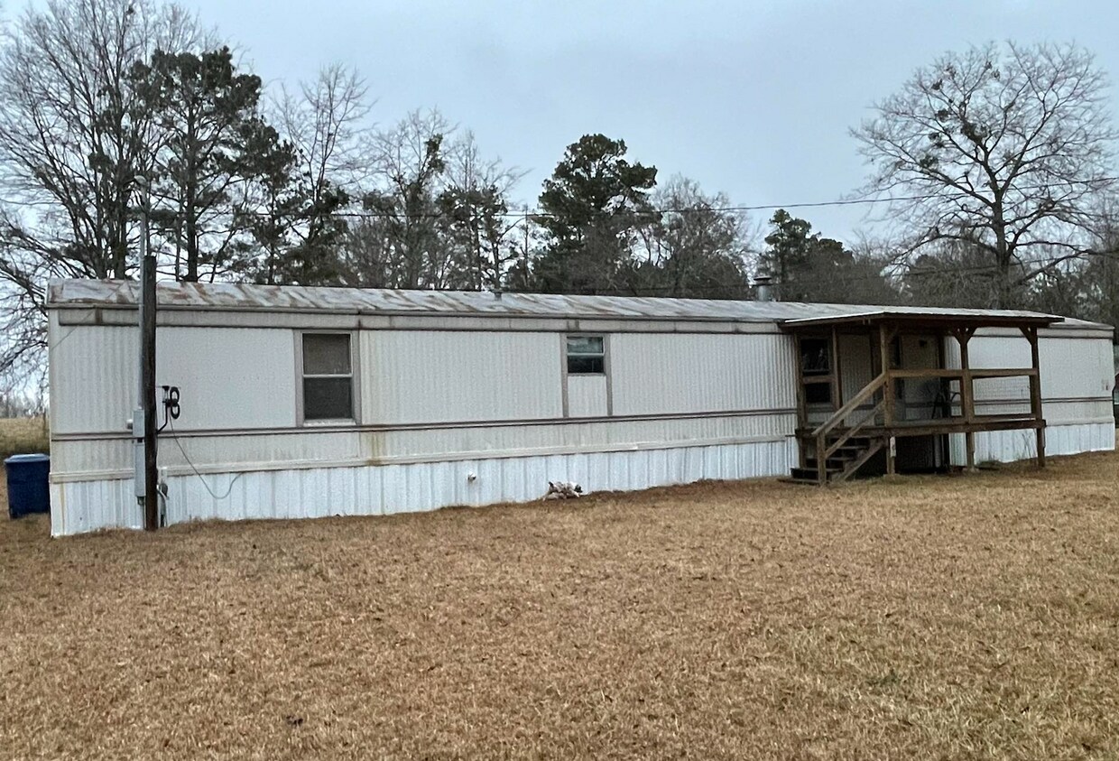Foto principal - 1518 Lee County Rd 270