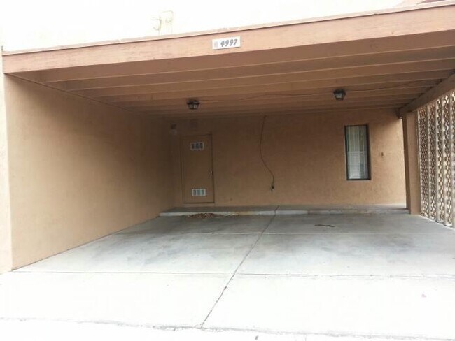 Building Photo - 4997 N Plaza Amor