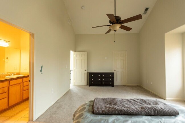 Foto del edificio - 5144 Dudley St