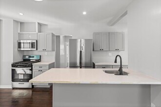 Building Photo - 230 Cooke St