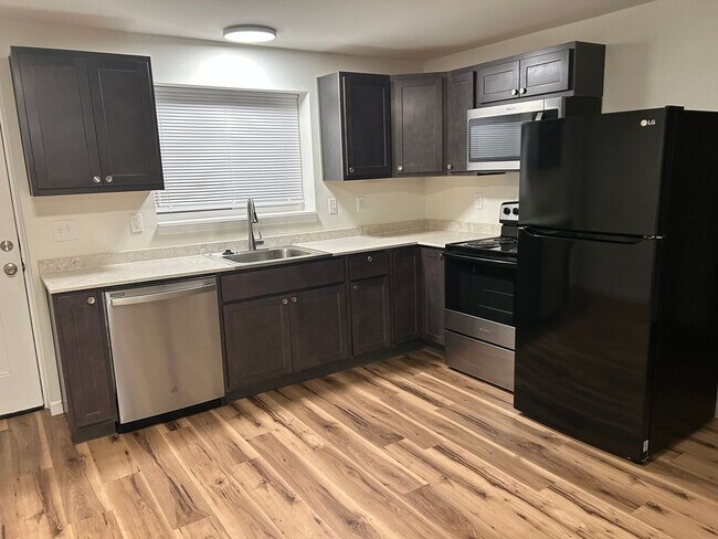 Foto del edificio - 348 McLean Ave