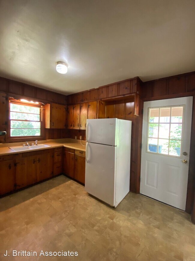 Building Photo - 3 br, 1.5 bath House - 607 13th Avenue