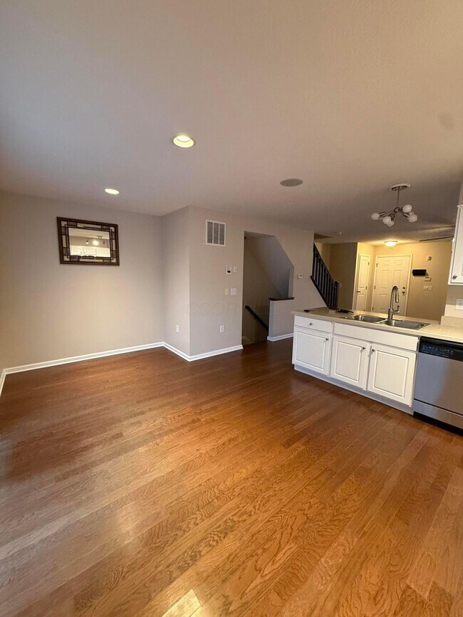 Building Photo - 5936 Bridgehampton Dr