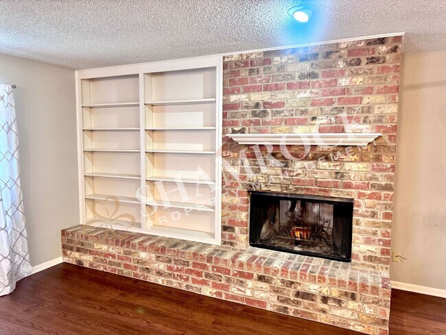 Foto del edificio - 3206 Creekwood Cir