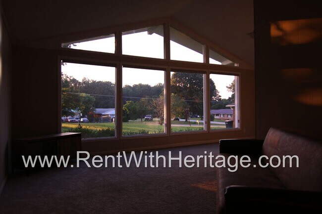 Building Photo - Charming Newly Renovated 3bd/ 2ba/ Gorgeou...
