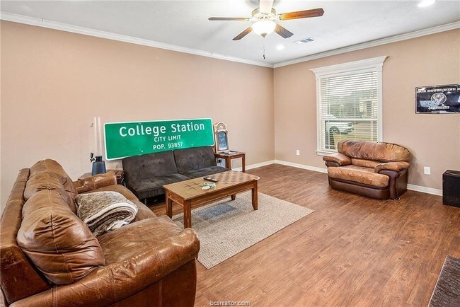 Foto del edificio - 2818 Horseback Dr