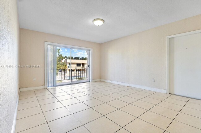 Building Photo - 13890 SW 90th Ave