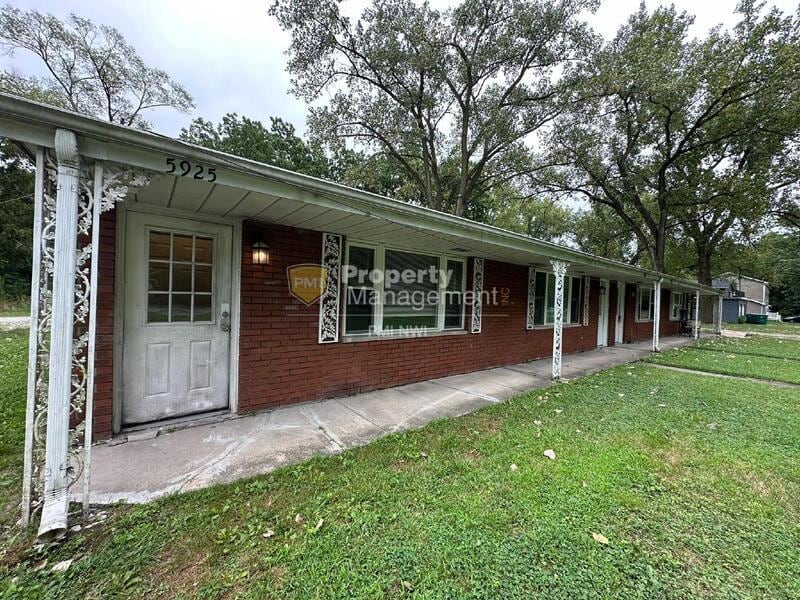 Primary Photo - 5925 Jefferson St
