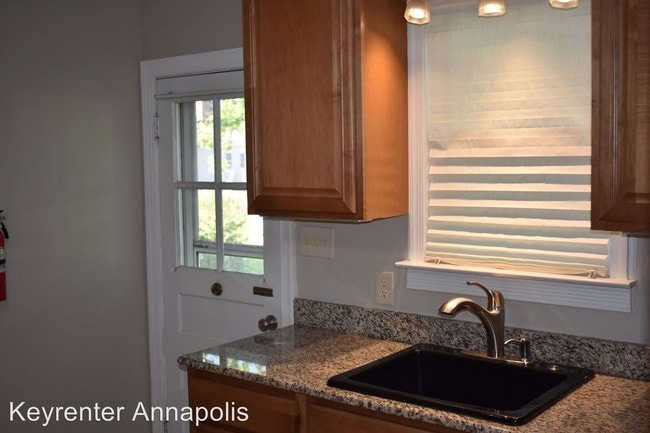 Building Photo - 4 br, 1 bath House - 605 Oakwood Road