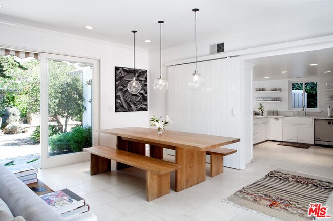 Foto del edificio - 23511 Malibu Colony Rd