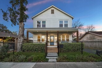 Building Photo - 910 Northwood St