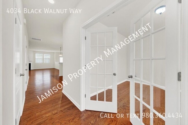 Photo - 4034 Black Walnut Wy House