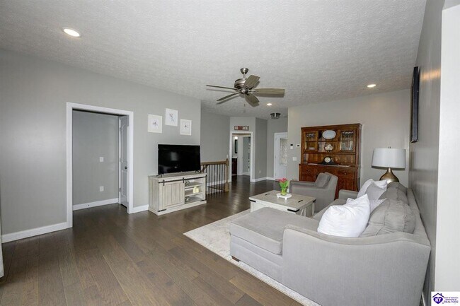 Foto del edificio - 236 Butterfield Dr