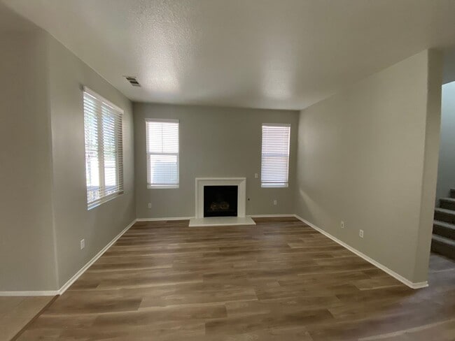 Building Photo - Cute & Clean Murrieta 3 Bedroom Home!