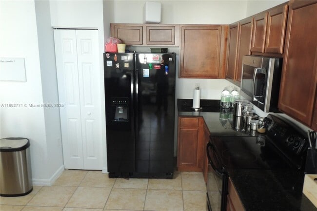 Building Photo - 8899 NW 107 Ct