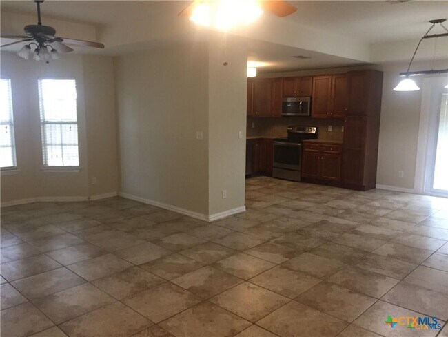 Foto del edificio - 1140 Hilltop Dr