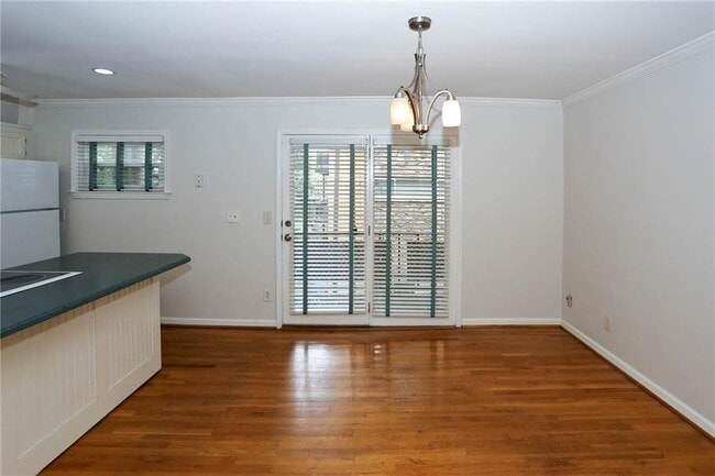 Building Photo - 115 Biscayne Dr NW